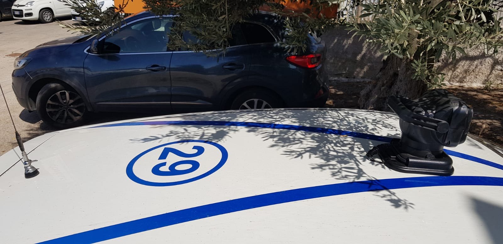 L'antenna radiomobile sul cofano di una pattuglia Sicil Security