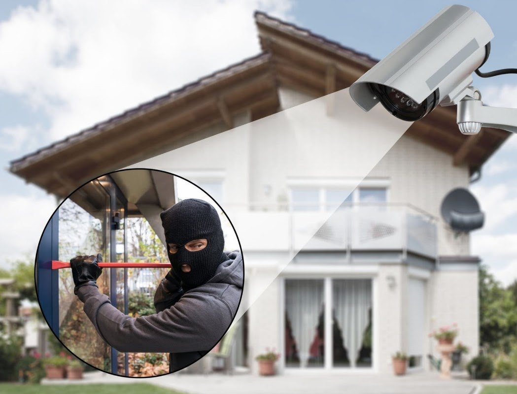 Telecamera di videosorveglianza installata a protezione di un edificio