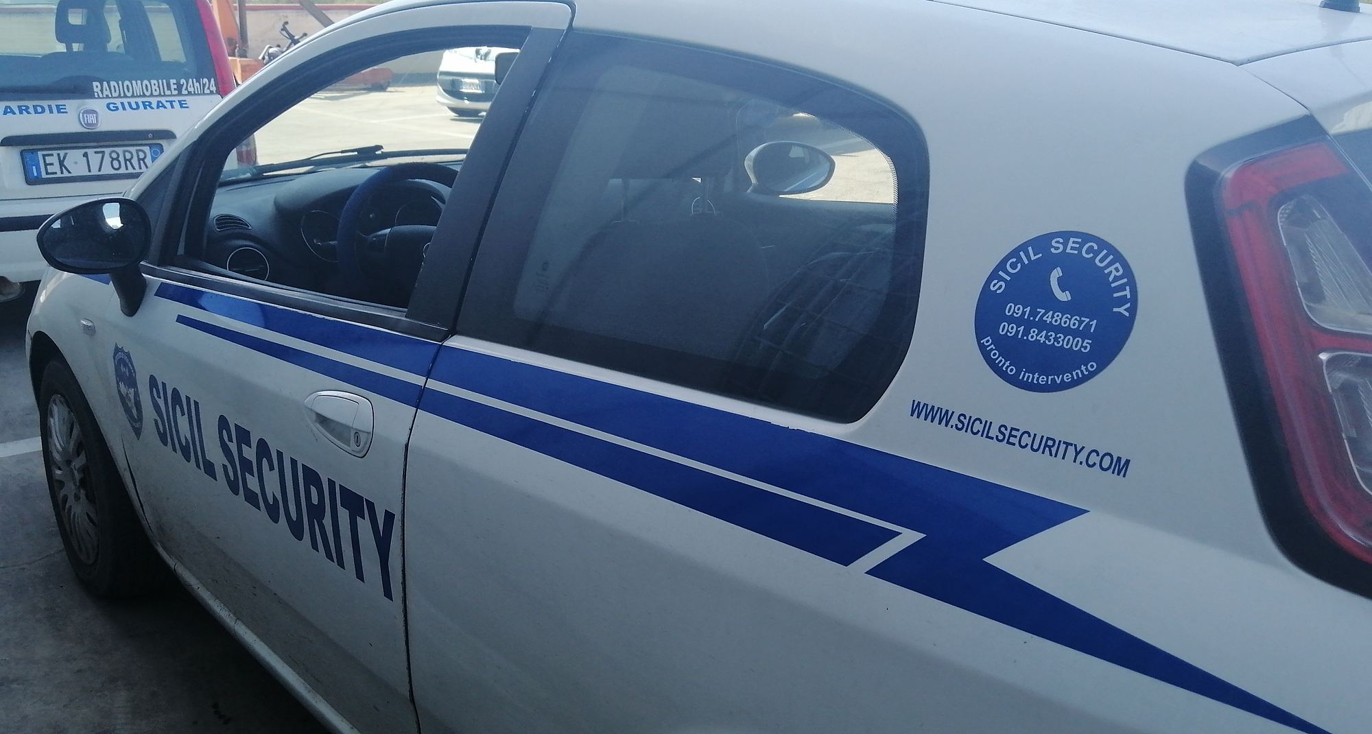 La fiancata di una pattuglia Sicil Security
